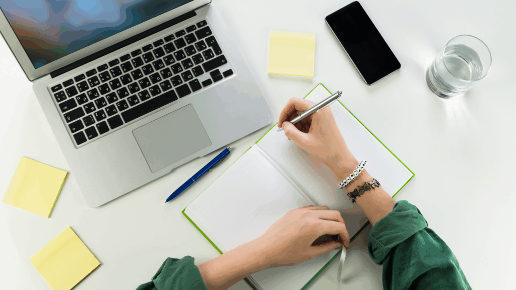 インスタ運用代行スクール（SNS運用代行スクール）と独学の比較、メリットやデメリットについて