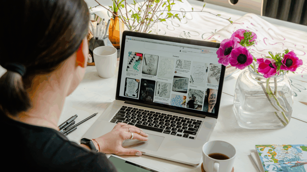 Webデザイナーの概要や未経験でもなれる理由について