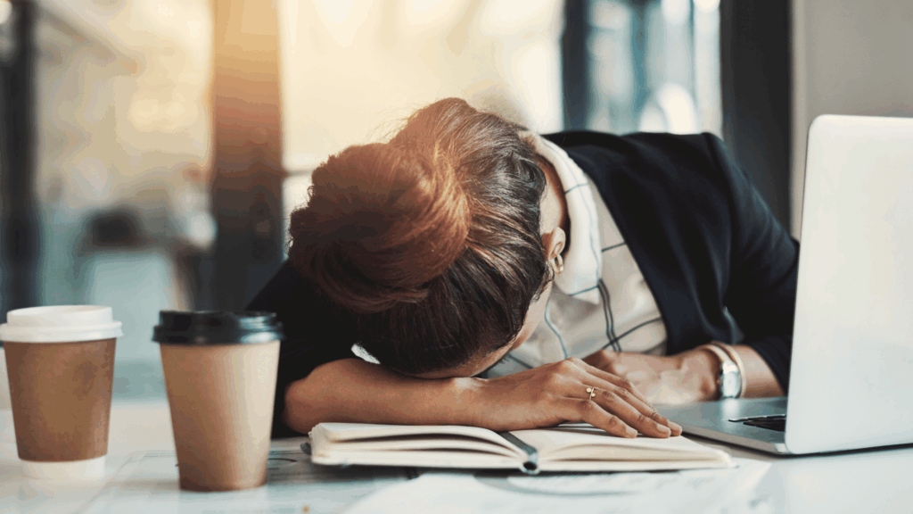 ママが在宅ワークをするときに辛さを加速させるNG週間に注意するべきという内容の記事