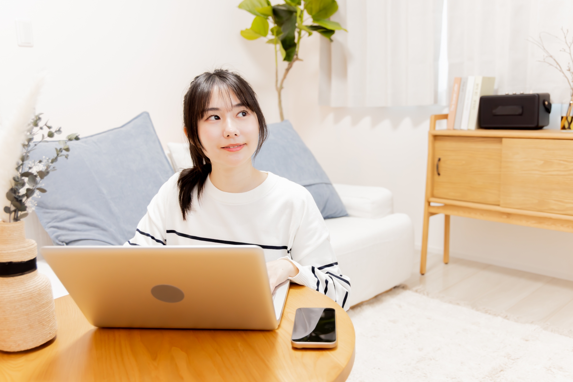 主婦の副業で月5万円は現実的?収入がもたらす変化とは
