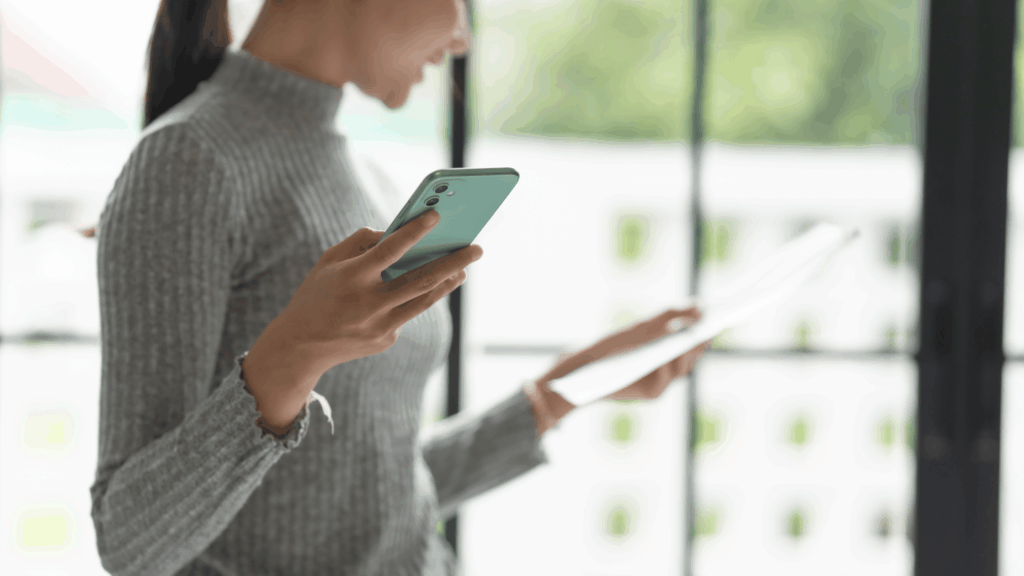 副業を始める際に専用の銀行口座と作業環境を整える必要性について説明している記事