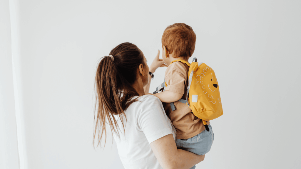 なぜ育児中のママが副業詐欺に狙われやすいのかを解説している記事