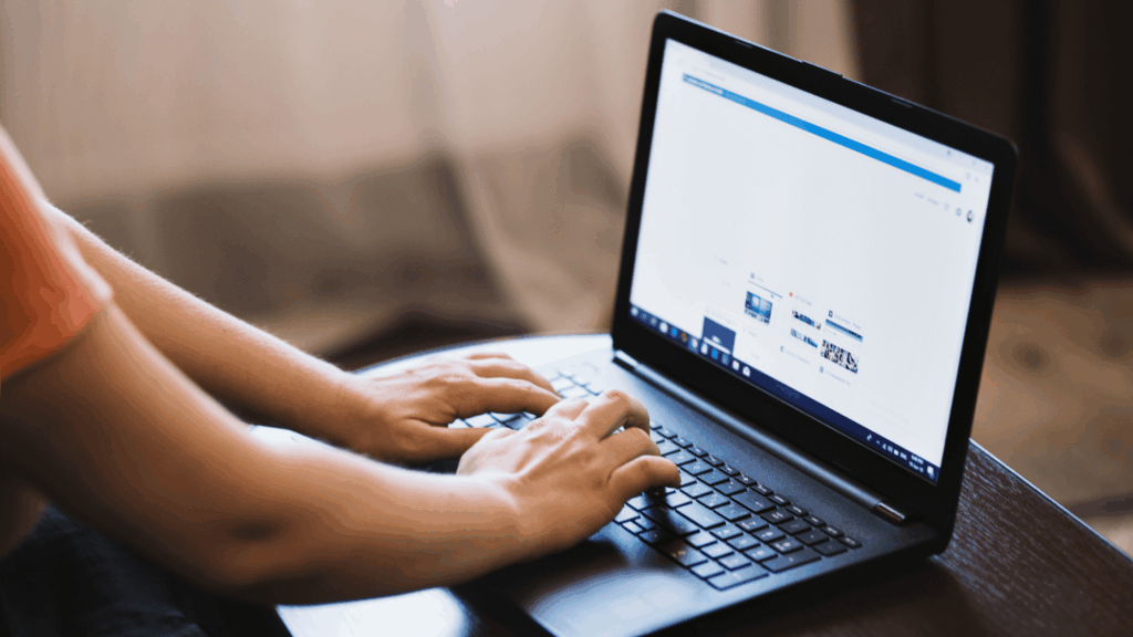 怪しい副業を見分ける6つのチェックポイントとして会社情報が公開されているかチェックすること