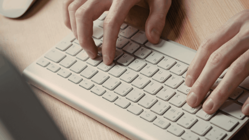 iPadで副業をするときに揃えると効率が良くなるアイテムを解説した記事